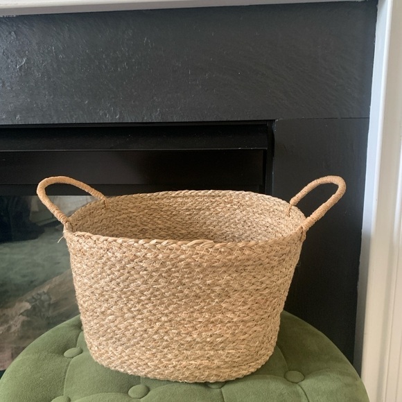 Straw basket with handles home decor or storage planter - Picture 5 of 5